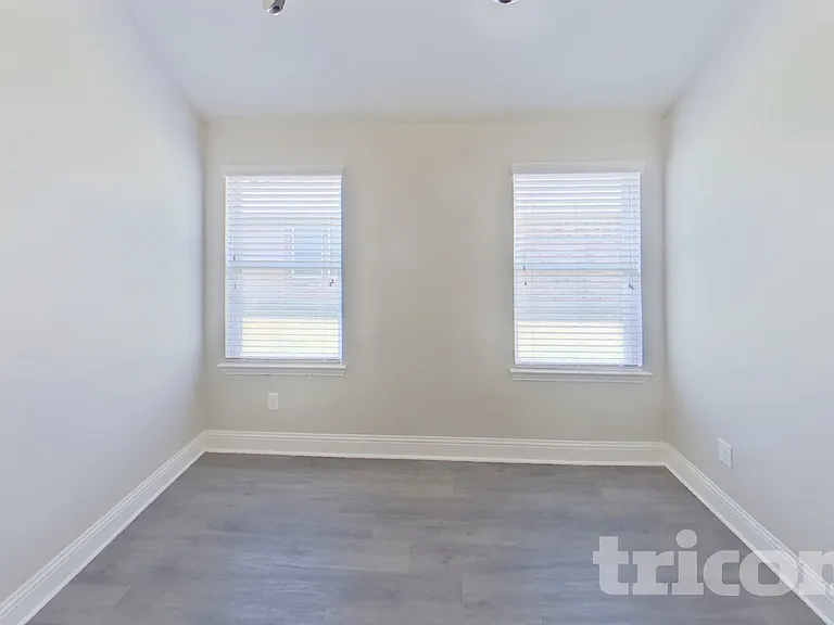 513 Alice Ln — Photo 20