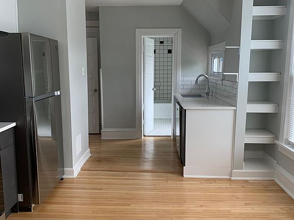 4th image of 428 S Harvey Ave #2