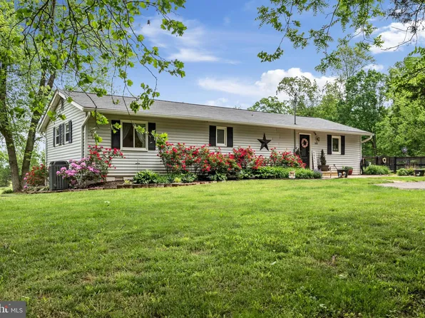 8261 Squires Ln, Warrenton, VA 20187