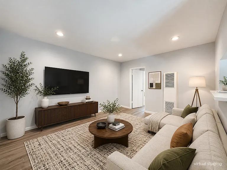 1613 Barry Ave #4 — Photo 2