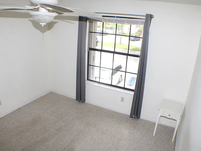 1082 Keystone Dr #C — Photo 14