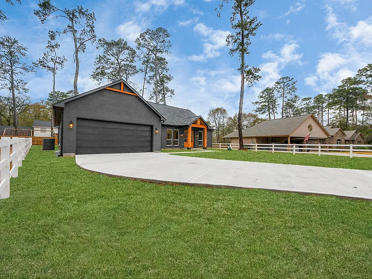 23855 Creekwood Dr — Photo 2