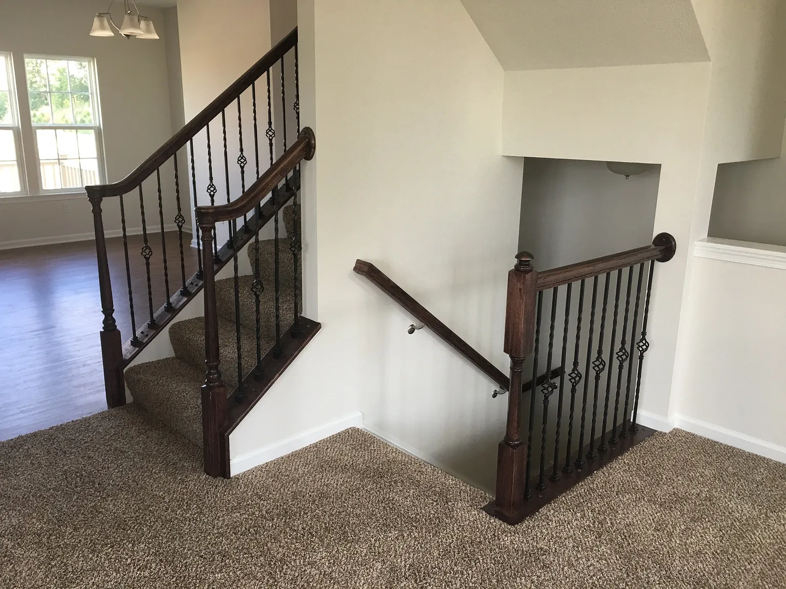 3 bed, 2.5 bath, 2200 sqft, $2,600 — Photo 3