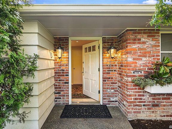 4th image of 9905 Belfair Ln