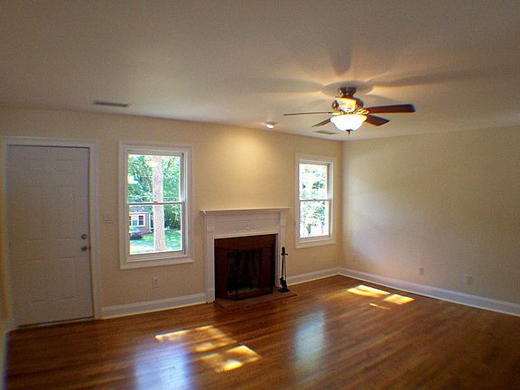 LR Has Masonry FP   Dining Area