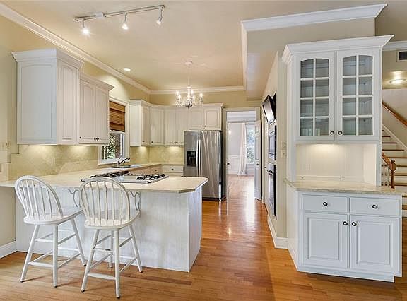 4th image of 5 Laurelwood Dr