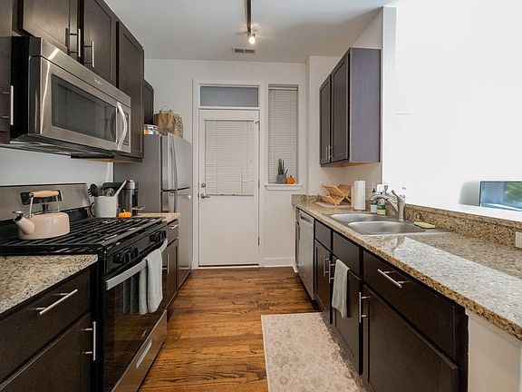 2nd image of 2950 N Lincoln Ave #103
