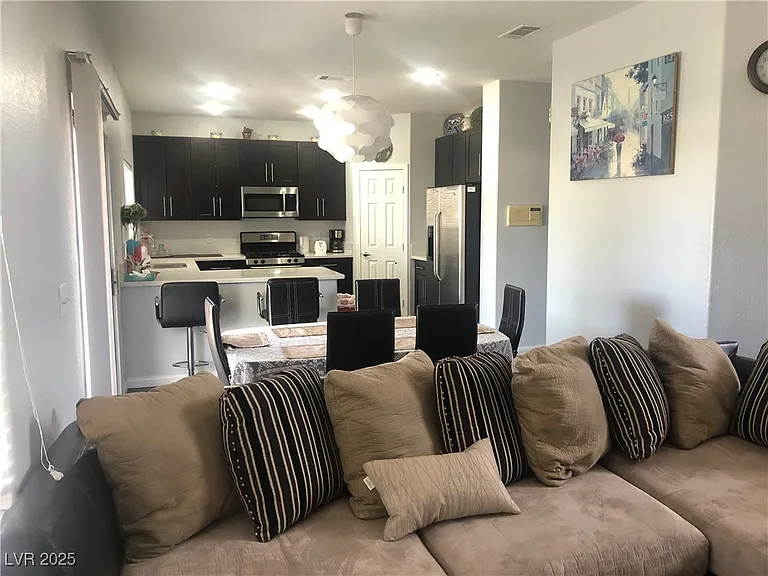 5423 Dancing Bear Dr — Photo 17