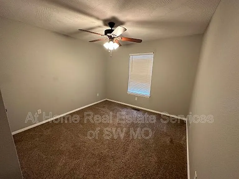 3204 E Bradford St — Photo 9