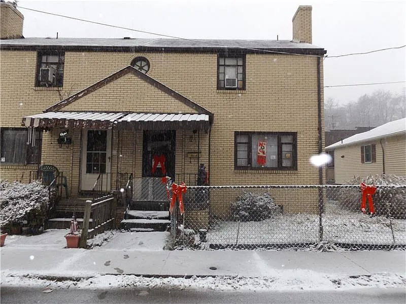 211 Sarah St photo 1