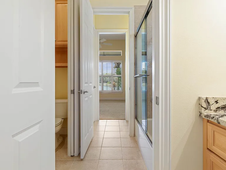 262 Yacht Harbor Dr — Photo 16