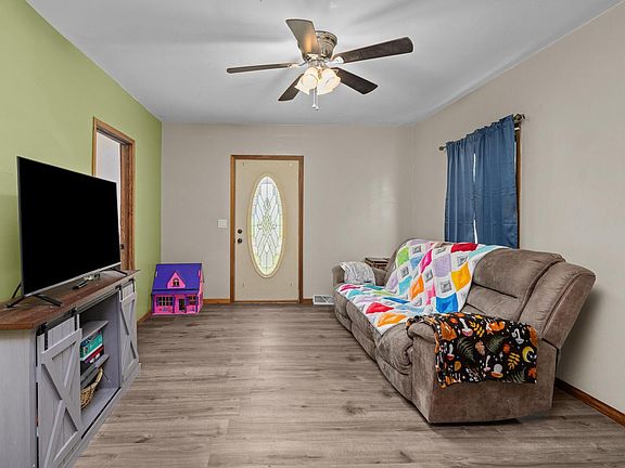 4th image of 600 1st Ave