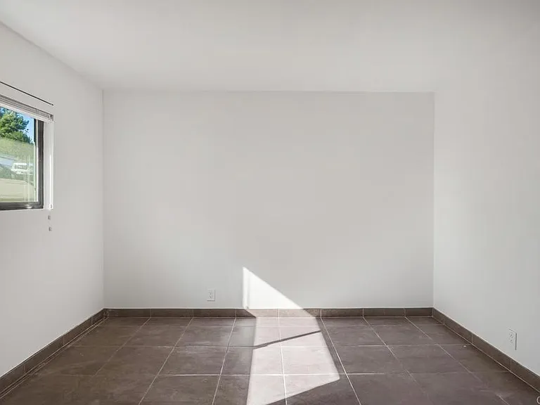737 N Alda Dr — Photo 13