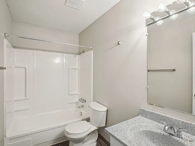 Broadway Ridge Apartments — Photo 13