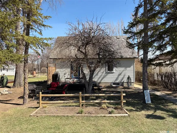 227 Riverside BOULEVARD, Eastend, SK S0N 0T0