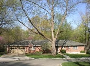 9729 Cherokee Ln, Leawood, KS 66206