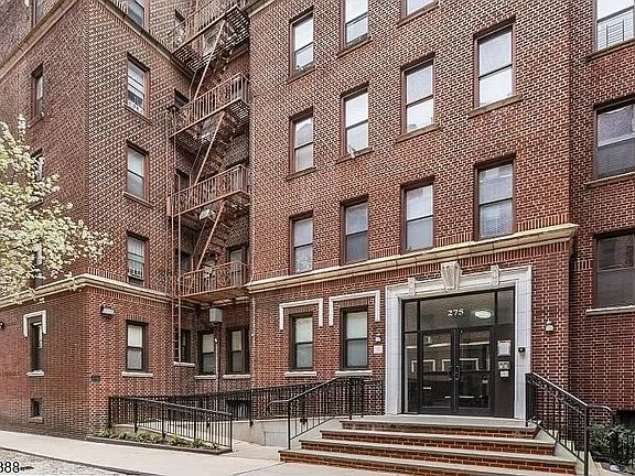 2nd image of 275 Harrison Ave APT B1