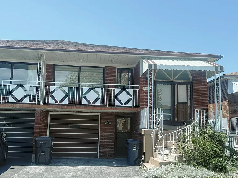 248 Fairglen Ave — Photo 2