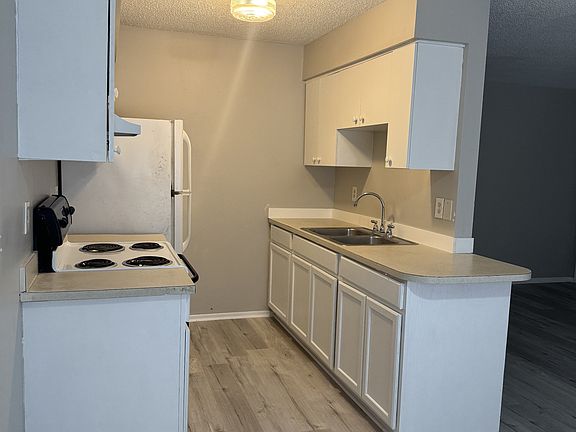 3rd image of 619 SE 13th Ave APT C4