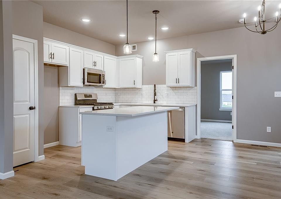 1st image of 20560 Newcastle St