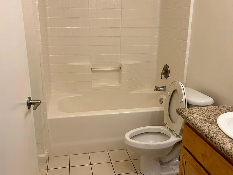601 E Hosking Ave #2B — Photo 14