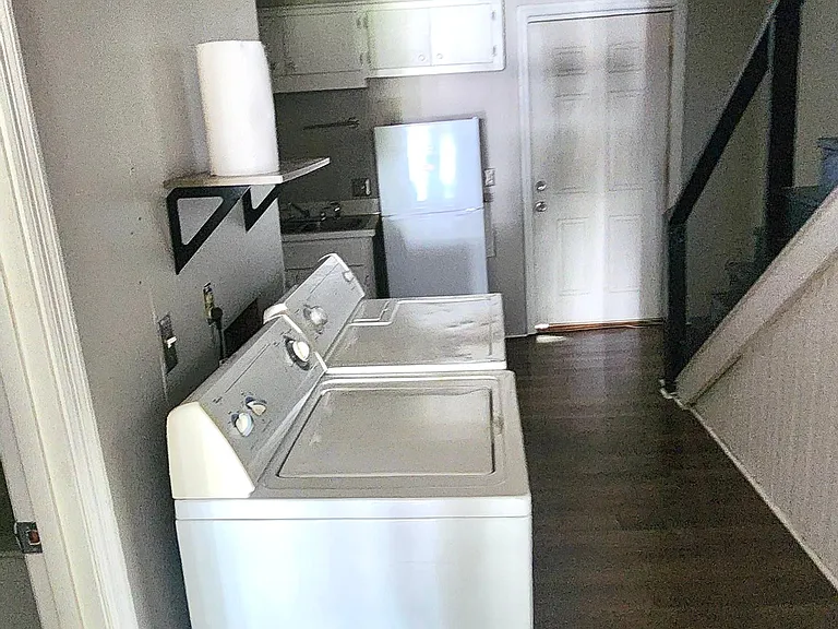 217 Tryon St #B — Photo 6