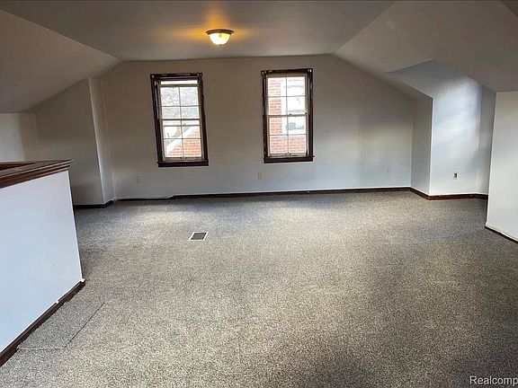 5th image of 10639 Balfour Rd