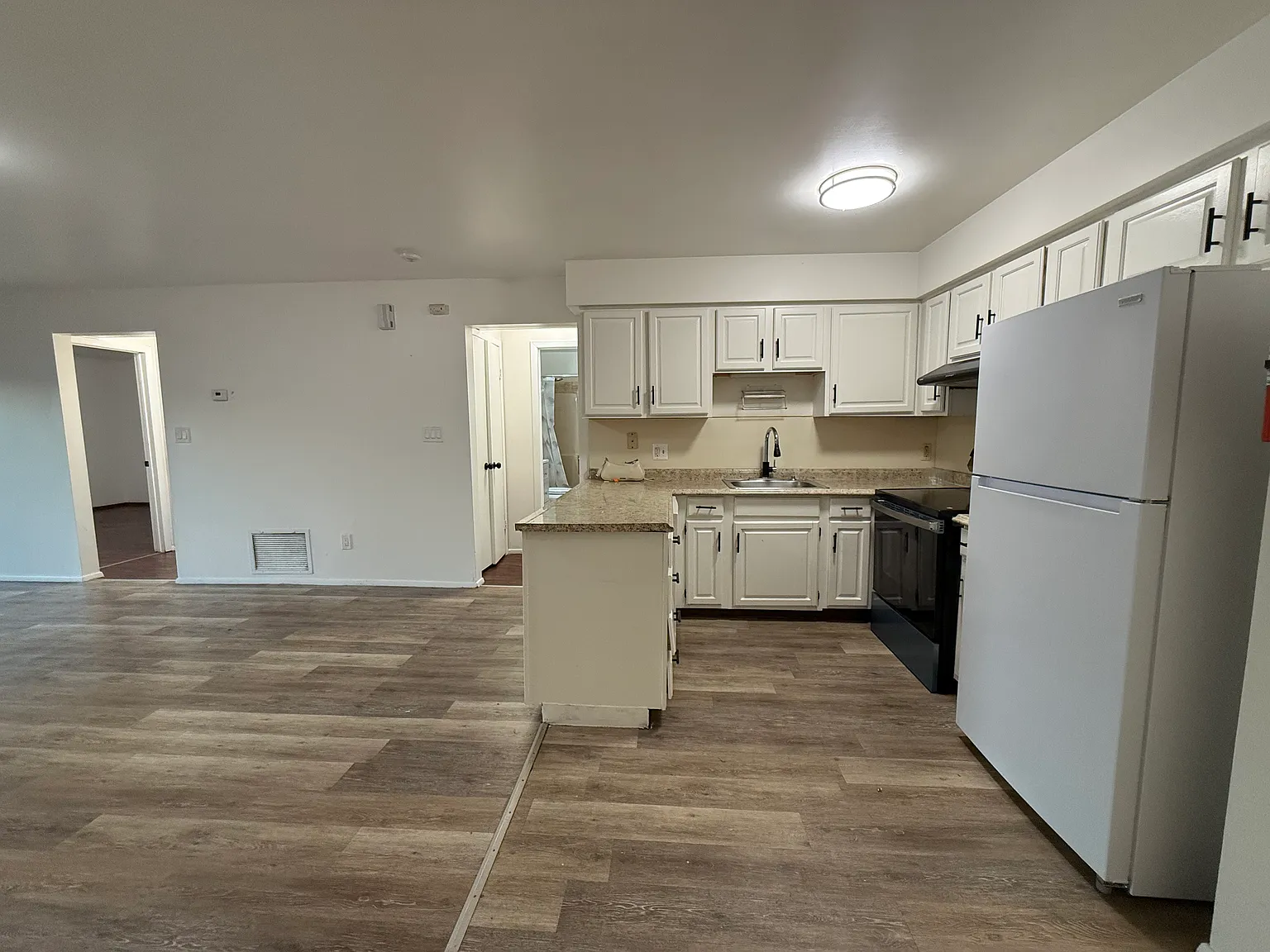 2 bed, 500 sqft, $2,200 — Photo 2