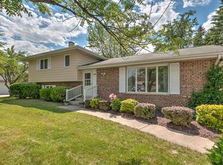 9806 Arthur Pl, Crown Point, IN 46307