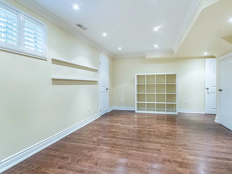 64 Grenview Blvd S #LOWER — Photo 11