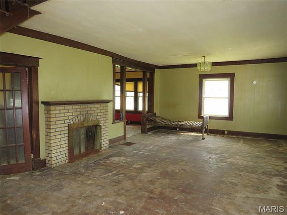 6th image of 415 E Water St