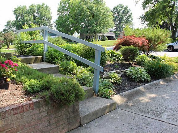 4th image of 190 Fairdale Ave