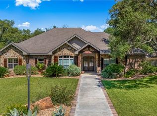 104 Trinity St, Yoakum, TX 77995