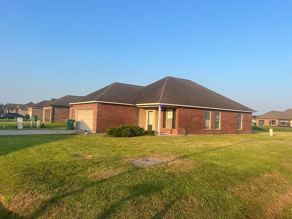 102 Petal Ave