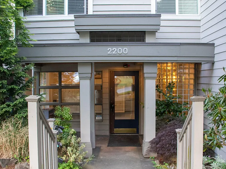 2200 Thorndyke Ave W #208 — Photo 26