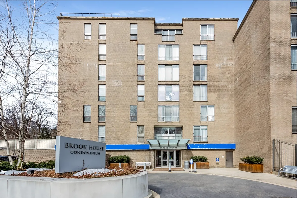 Building Photo - 99 Pond Ave #608