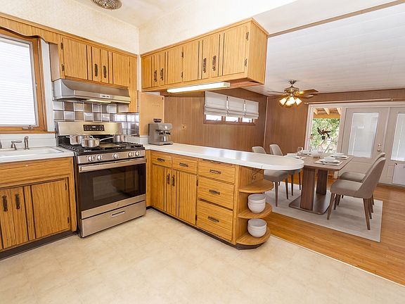 5th image of 3910 W 83rd St