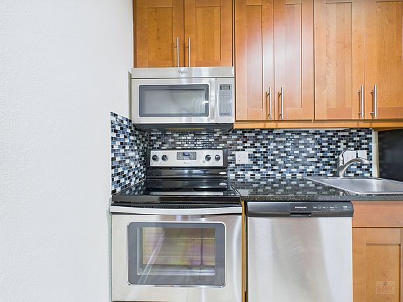 5th image of 7685 Northcross Dr Unit 1024