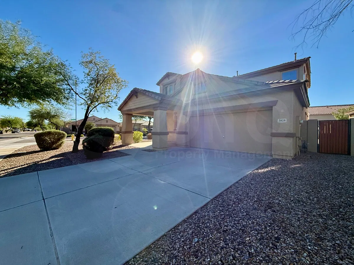 4 bed, 3.0 bath, 1861 sqft, $2,250 — Photo 2