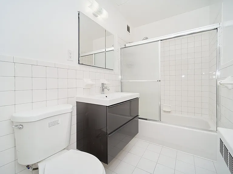 114 Pulaski St #3 — Photo 3