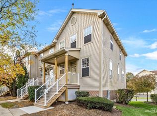 650 Littleton Trl #22-4, Elgin, IL 60120