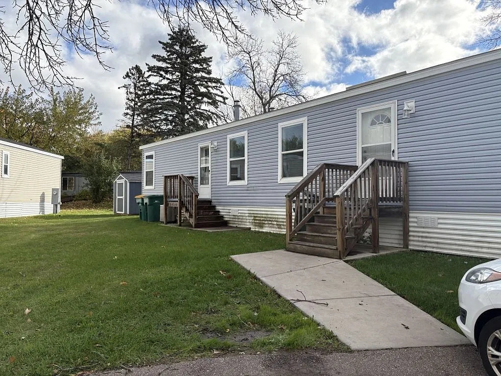 3 bed, 2.0 bath, 1056 sqft, $1,850 — Photo 1
