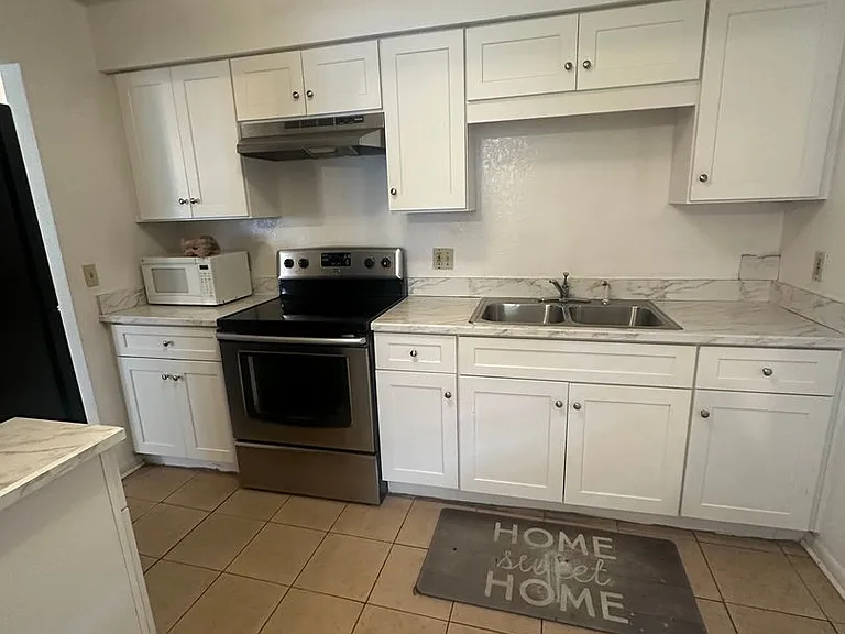 1510 Laurel St — Photo 5