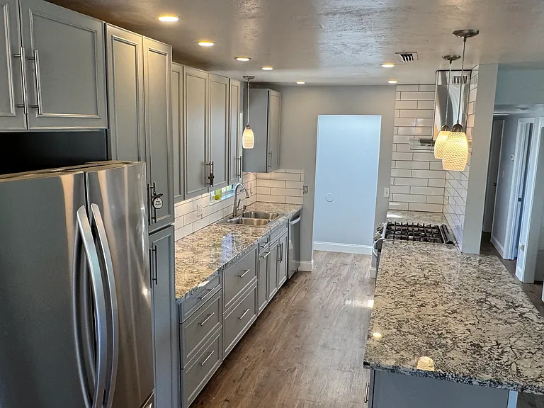 797 Washington Ave — Photo 4