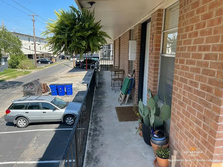 Hyde Park Court — Photo 27
