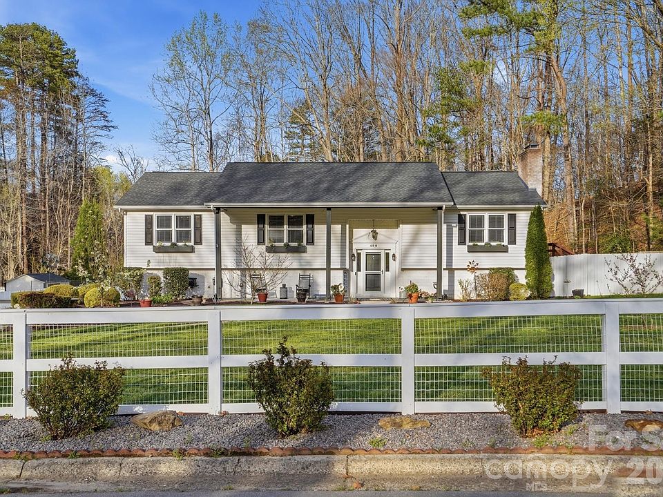 1st image of 490 Woodend Dr SE