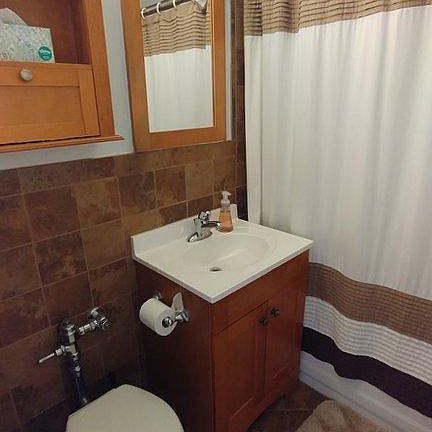 2nd image of 3950 N Lake Shore Dr APT 719D