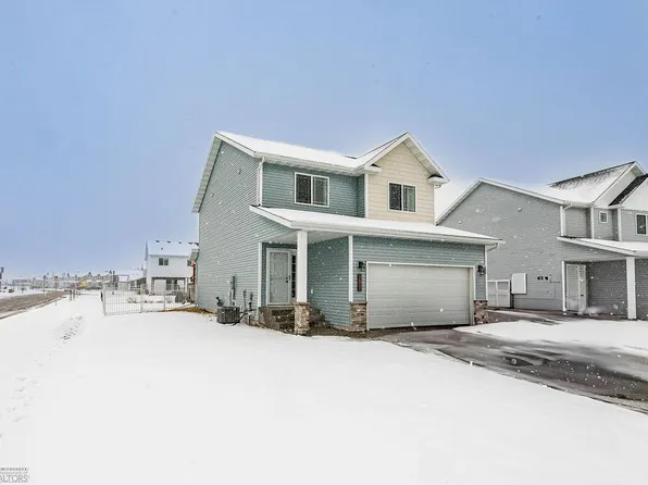 5788 Deb Dr W, West Fargo, ND 58078