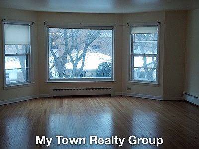 2nd image of 2728 W Farragut Ave #2