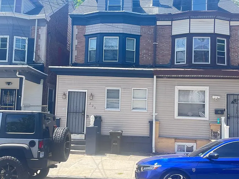 223 Spring St — Photo 1